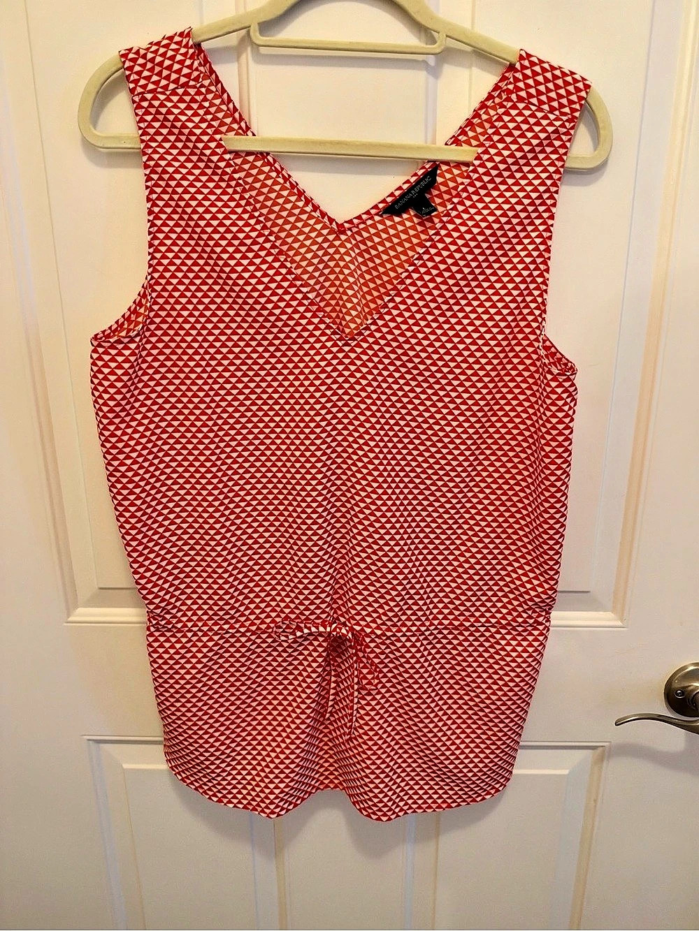 Banana Republic Geometric V-Neck Top in Red & White Size Large